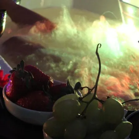 Milosc Ma Swoj Adres - Zmyslowe Z Jacuzzi Dla Dwojga *